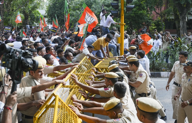 BJP workers protest against 'abusive' language targeting PM, demand Rahul's apology